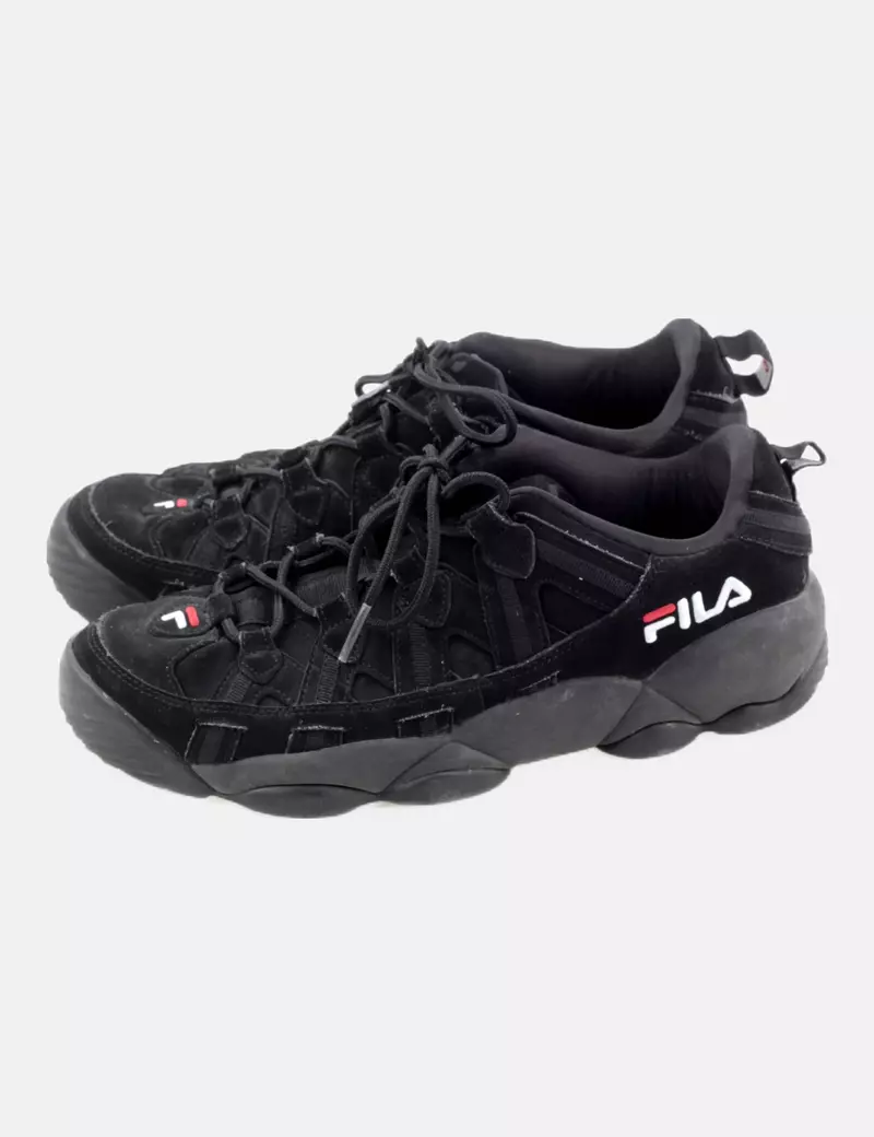 Black casual Fila sneaker.