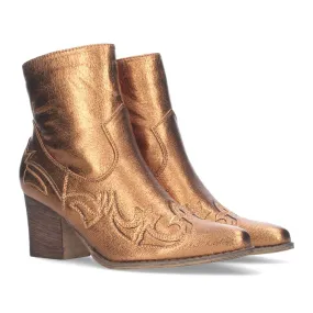 Botines camperos para mujer de tacón medio con adorno estilo cowboy en la puntera y en el talón y ci