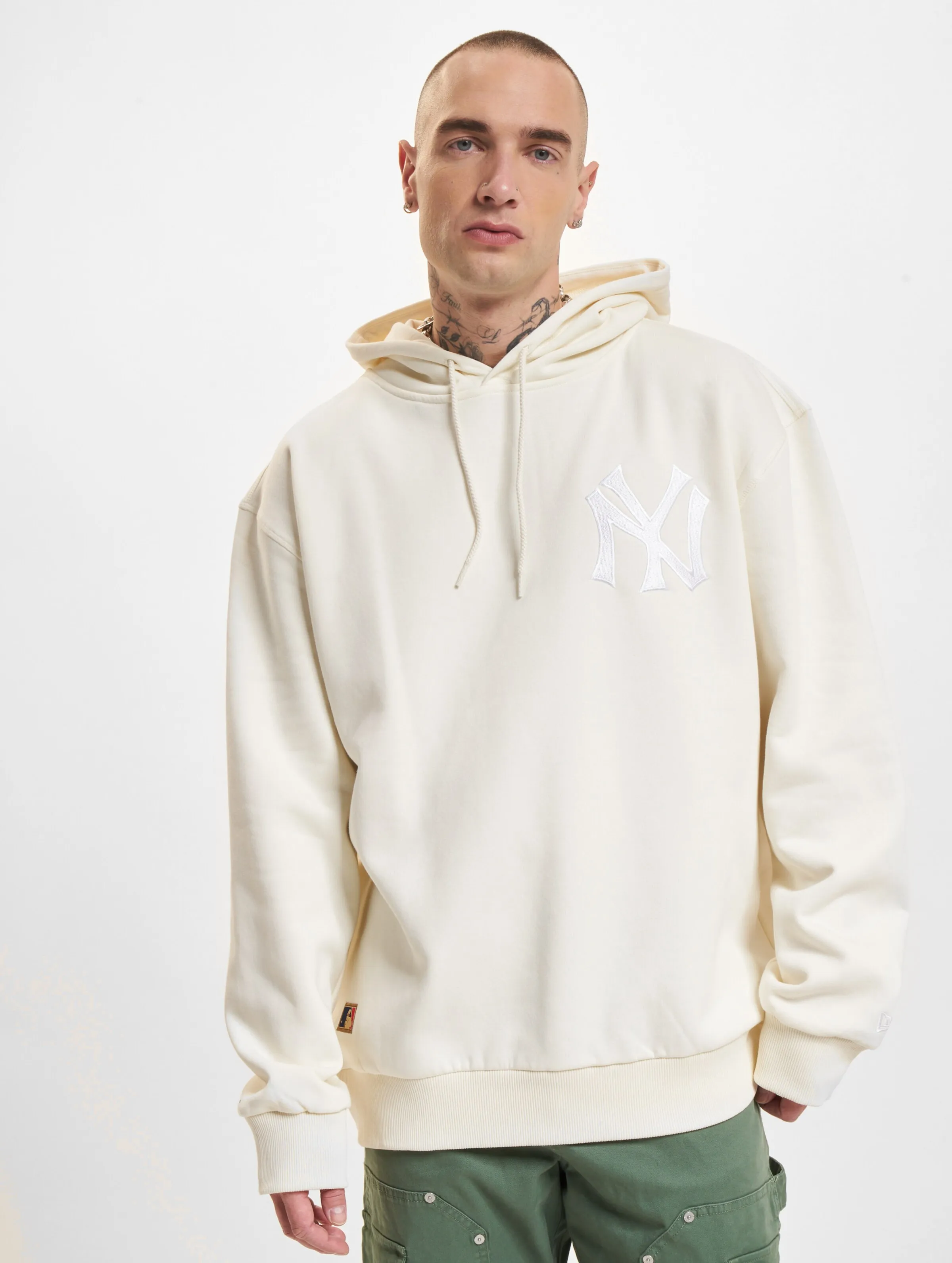 Oversized Embroidery Logo New Era