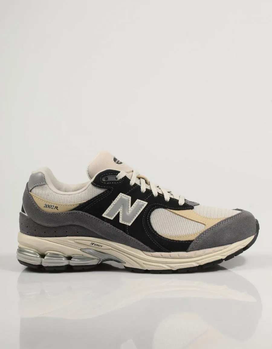 New Balance Navy/Beige Sneakers M2002