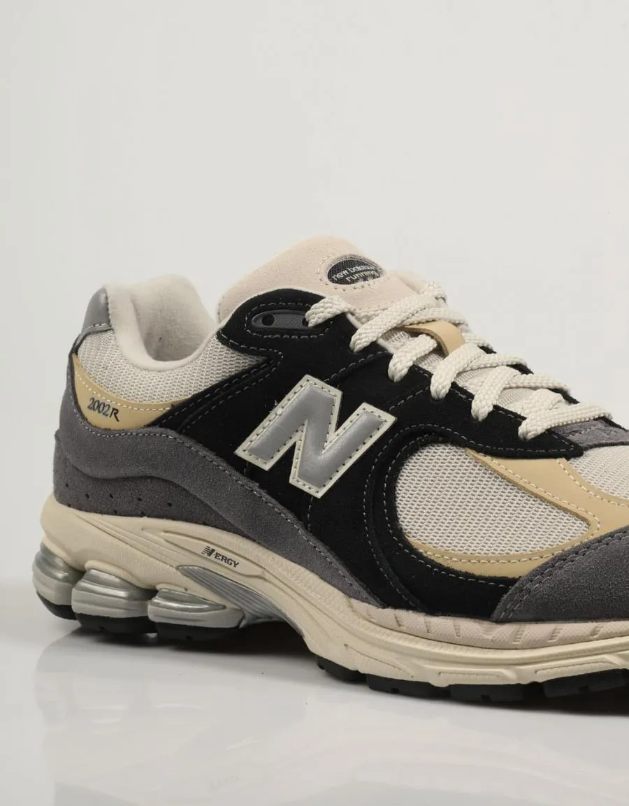 New Balance Navy/Beige Sneakers M2002